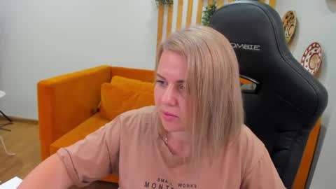 Snapshot of adeleravelle chatting on 06.25.26 AdeleRavelle online show from 06.25.26