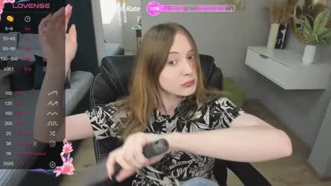 Snapshot of adelina_cowell chatting on 02.04.25 Adelina online show from 02.04.25