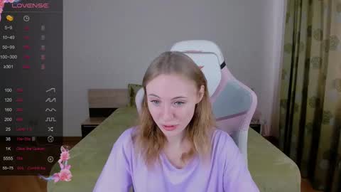 Snapshot of adelina_cowell chatting on 03.09.25 Adelina online show from 03.09.25