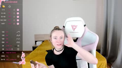 Snapshot of adelina_cowell chatting on 09.09.25 Adelina online show from 09.09.25