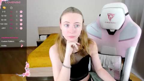 Snapshot of adelina_cowell chatting on 09.12.25 Adelina online show from 09.12.25