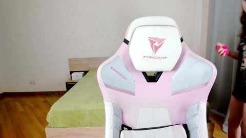 Snapshot of adelina_cowell chatting on 09.13.25 Adelina online show from 09.13.25