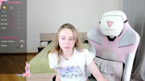 Snapshot of adelina_cowell chatting on 09.14.25 Adelina online show from 09.14.25