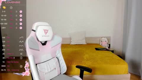 Snapshot of adelina_cowell chatting on 09.22.25 Adelina online show from 09.22.25