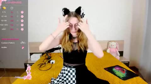 Snapshot of adelina_cowell chatting on 09.24.25 Adelina online show from 09.24.25