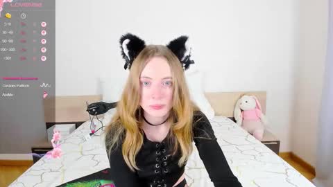 Snapshot of adelina_cowell chatting on 10.04.25 Adelina online show from 10.04.25