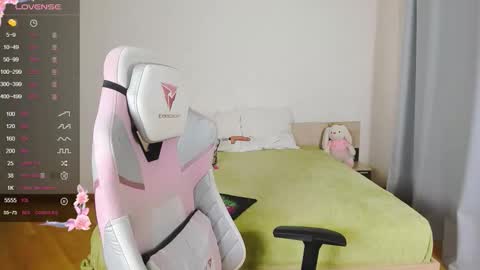 Snapshot of adelina_cowell chatting on 10.19.25 Adelina online show from 10.19.25