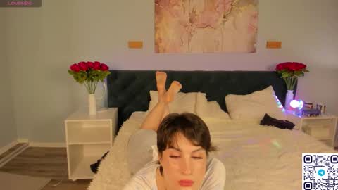 Adeline Perle online show from 09.26.25