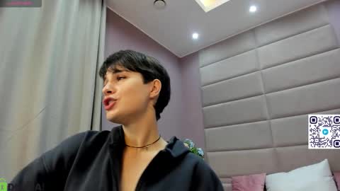 Adeline Perle online show from 10.12.25