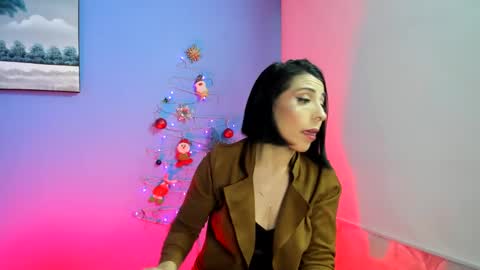Adelle online show from 12.31.24
