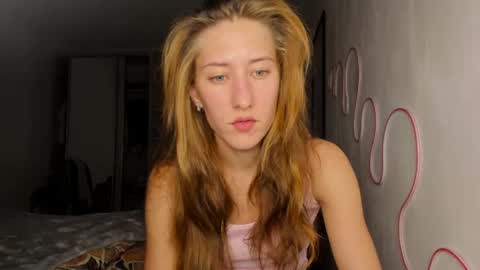 Snapshot of adellqueen chatting on 05.12.26 Adell online show from 05.12.26