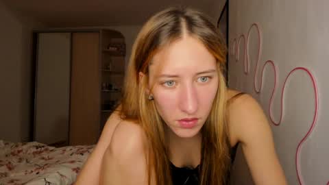 Snapshot of adellqueen chatting on 05.20.26 Adell online show from 05.20.26