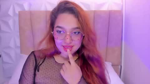 Snapshot of adhara_rousse_ chatting on 09.19.25 ADHARA online show from 09.19.25