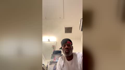 Snapshot of adick_ting chatting on 04.08.26 adick_ting online show from 04.08.26