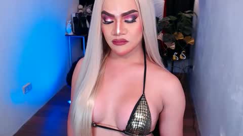 Snapshot of adorable_andrea chatting on 12.08.24 adorable_andrea online show from 12.08.24