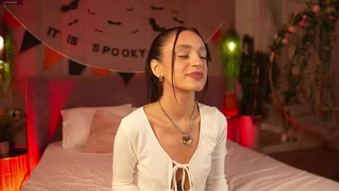 adoracortes online show from 10.31.25