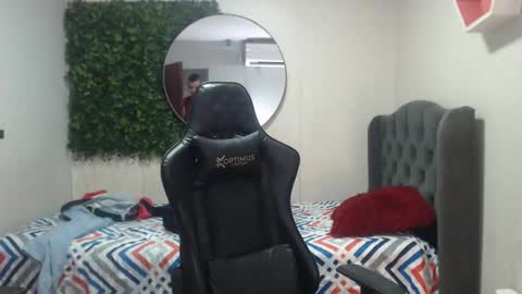 Snapshot of adri_sexboy chatting on 01.05.25 adri_sexboy online show from 01.05.25