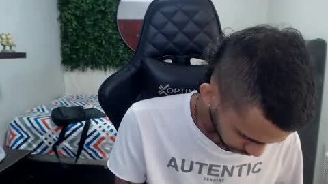 Snapshot of adri_sexboy chatting on 02.18.25 adri_sexboy online show from 02.18.25