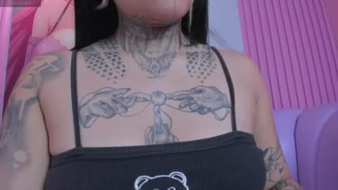 Snapshot of adri_tatto_ chatting on 05.28.26 ADRI online show from 05.28.26