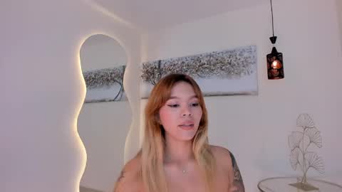 Snapshot of adria_ross chatting on 05.11.26 Adriana online show from 05.11.26