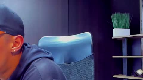 Snapshot of adrian_rae chatting on 09.30.25 online show from 09.30.25