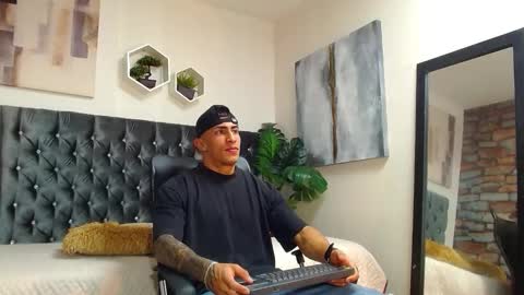 Snapshot of adrian_rae chatting on 10.07.25 online show from 10.07.25