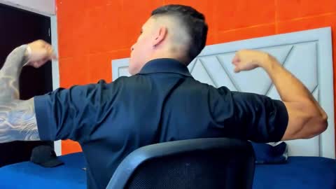 Snapshot of adrian_rae chatting on 10.13.25 online show from 10.13.25