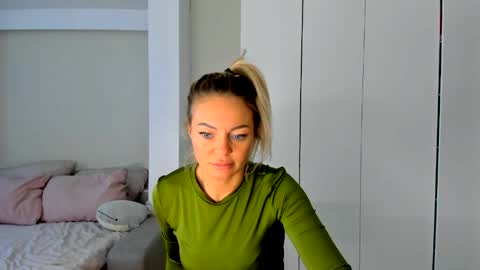 Snapshot of adriana_coy_ chatting on 05.17.26 Adriana online show from 05.17.26