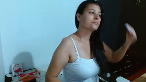 Snapshot of adriana_milf chatting on 12.12.24 Adriana milf online show from 12.12.24