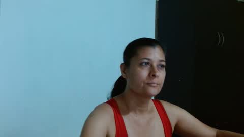 Snapshot of adriana_milf chatting on 12.18.24 Adriana milf online show from 12.18.24