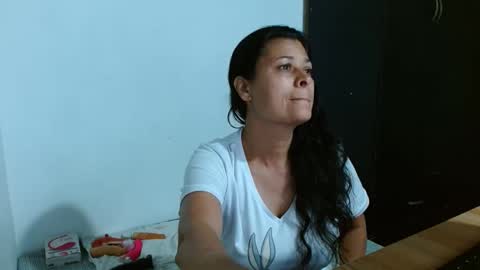 Snapshot of adriana_milf chatting on 12.31.24 Adriana milf online show from 12.31.24