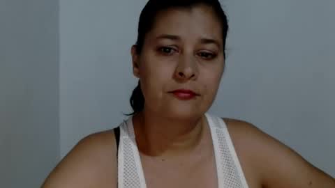 Snapshot of adriana_milf chatting on 09.19.25 Adriana milf online show from 09.19.25