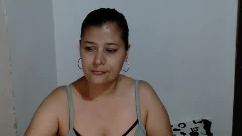 Snapshot of adriana_milf chatting on 09.30.25 Adriana milf online show from 09.30.25