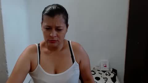 Snapshot of adriana_milf chatting on 10.14.25 Adriana milf online show from 10.14.25