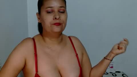 Snapshot of adriana_milf chatting on 10.19.25 Adriana milf online show from 10.19.25