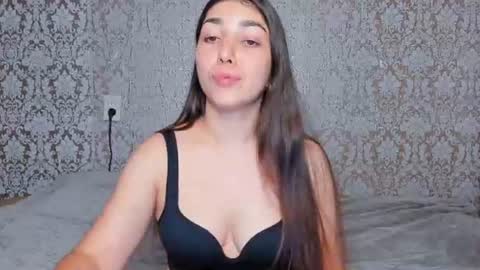 Snapshot of adrianakuiper chatting on 06.25.26 Adriana online show from 06.25.26