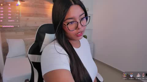 Snapshot of adrianna_rosse chatting on 10.24.25 A D R I  online show from 10.24.25