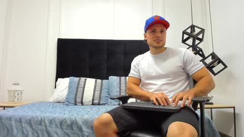 Adrein Roche online show from 02.03.25