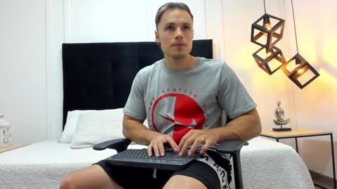 Adrein Roche online show from 02.06.25