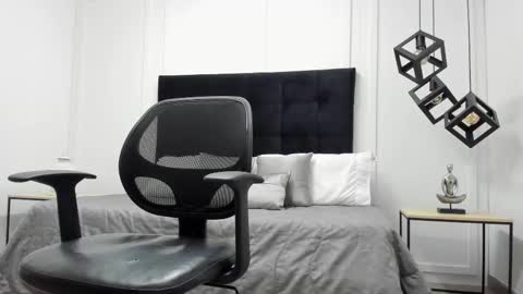 Adrein Roche online show from 03.02.25