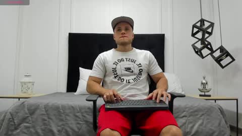 Adrein Roche online show from 03.04.25
