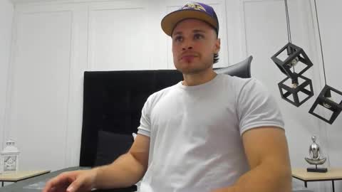 Adrein Roche online show from 09.10.25