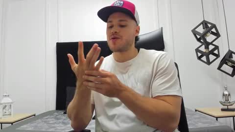 Adrein Roche online show from 09.11.25