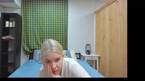 Snapshot of aeiris_xo chatting on 02.27.26 aeiris_xo online show from 02.27.26