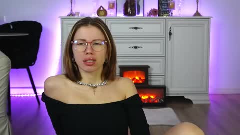 Aelia online show from 10.16.25