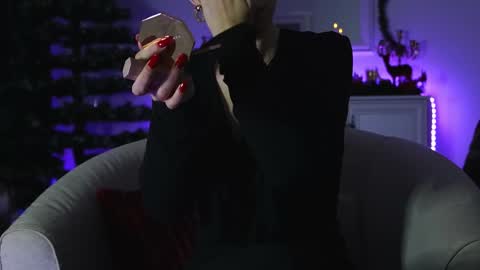 Aelia online show from 11.22.25