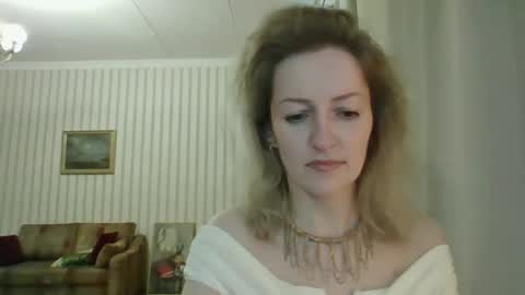 Snapshot of aeroliss chatting on 05.16.26 aeroliss online show from 05.16.26