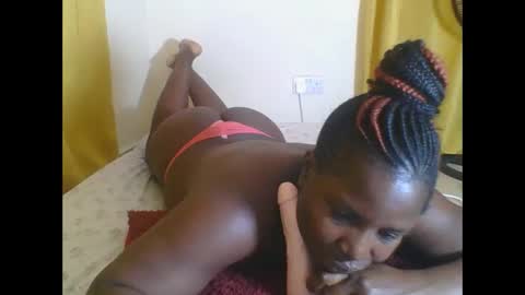 Snapshot of africanbeauty4 chatting on 09.25.25 ELIZABETH online show from 09.25.25