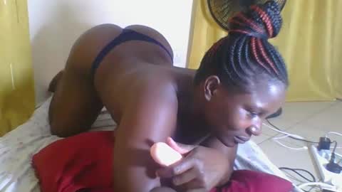 Snapshot of africanbeauty4 chatting on 09.25.25 ELIZABETH online show from 09.25.25