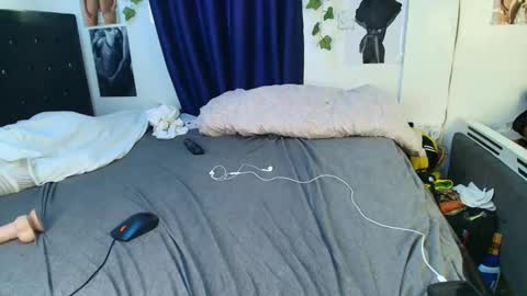 Africanpetitequeenn online show from 11.29.25